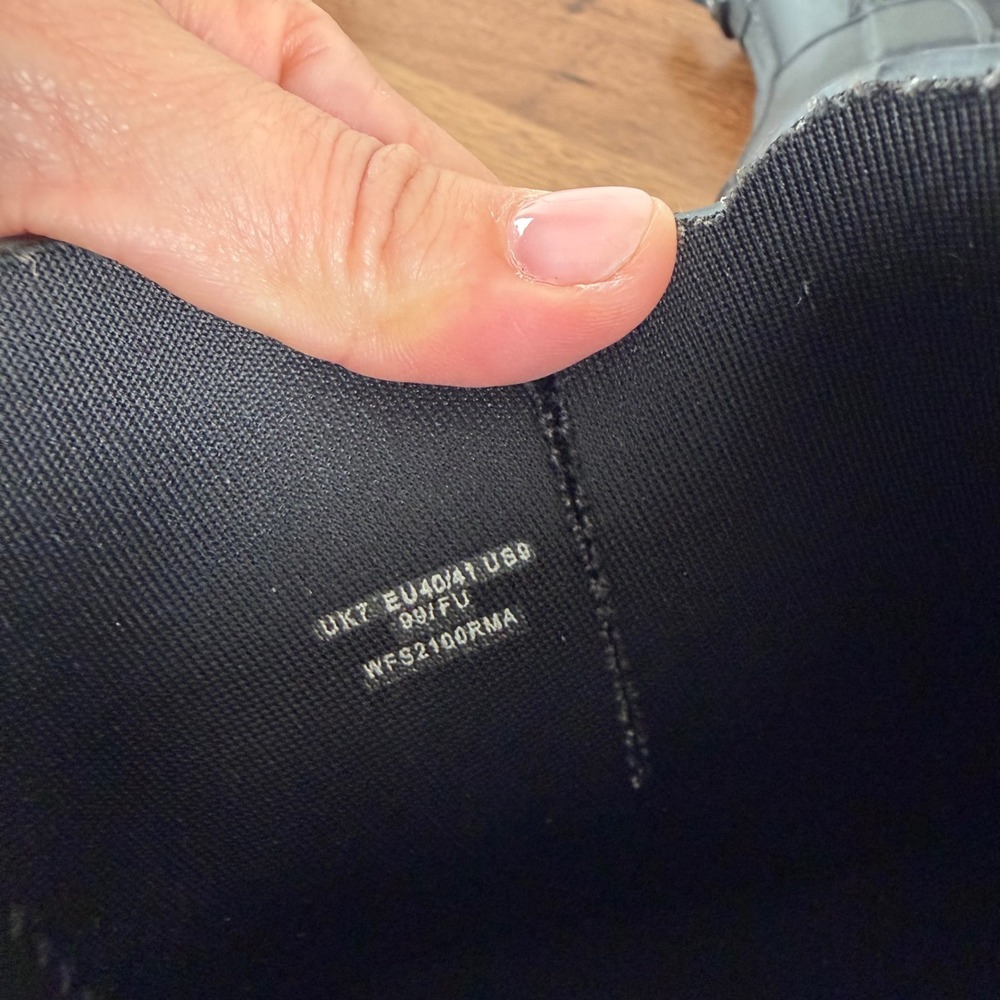 Hunter Refined Stitch Detail Chelsea Boots Black Rubber Womens 9 Lug Sole - Picture 6 of 7